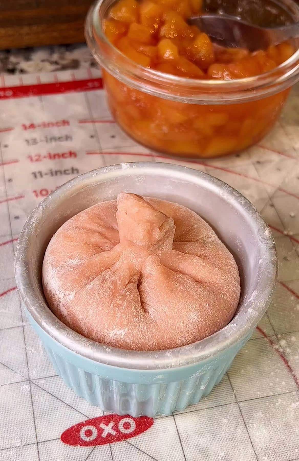 Peach Mochi (Daifuku with peach jam filling) | Asian dessert recipes