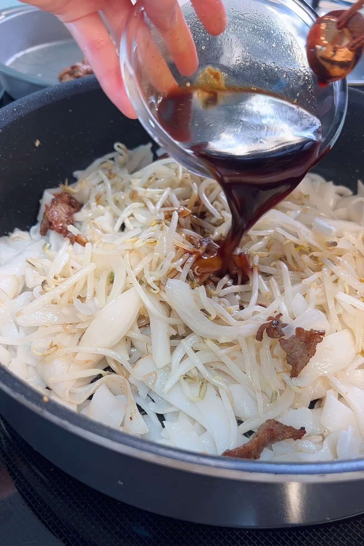 Beef Chow Fun (Stir-fried Rice Noodles with Beef Recipe)