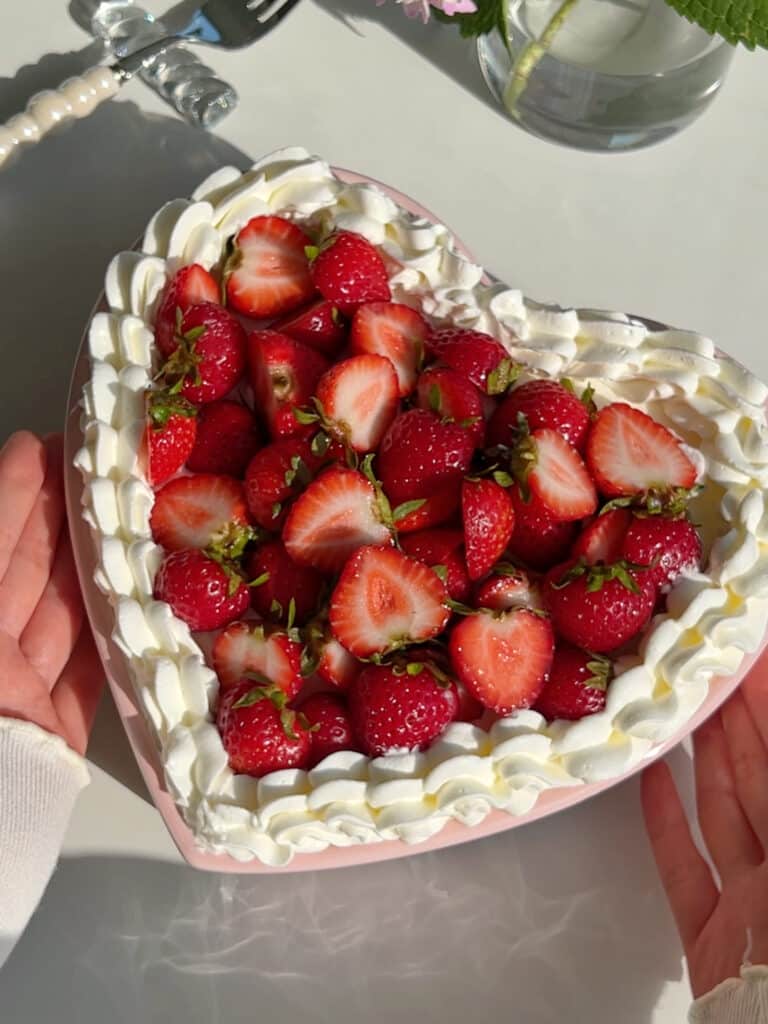 How to Make Heavy Cream with Milk and Gelatin