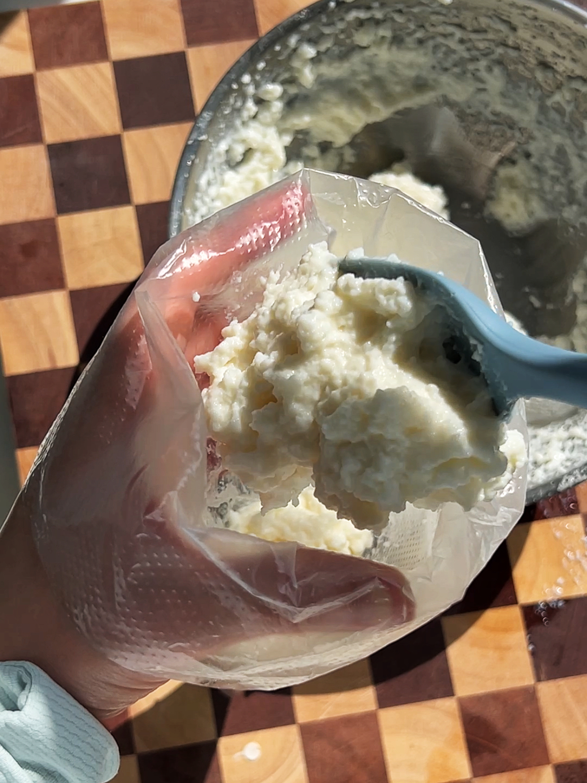 How to Make Heavy Cream with Milk and Gelatin