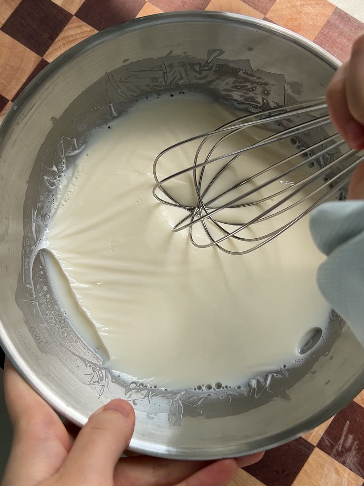 How to Make Heavy Cream with Milk and Gelatin