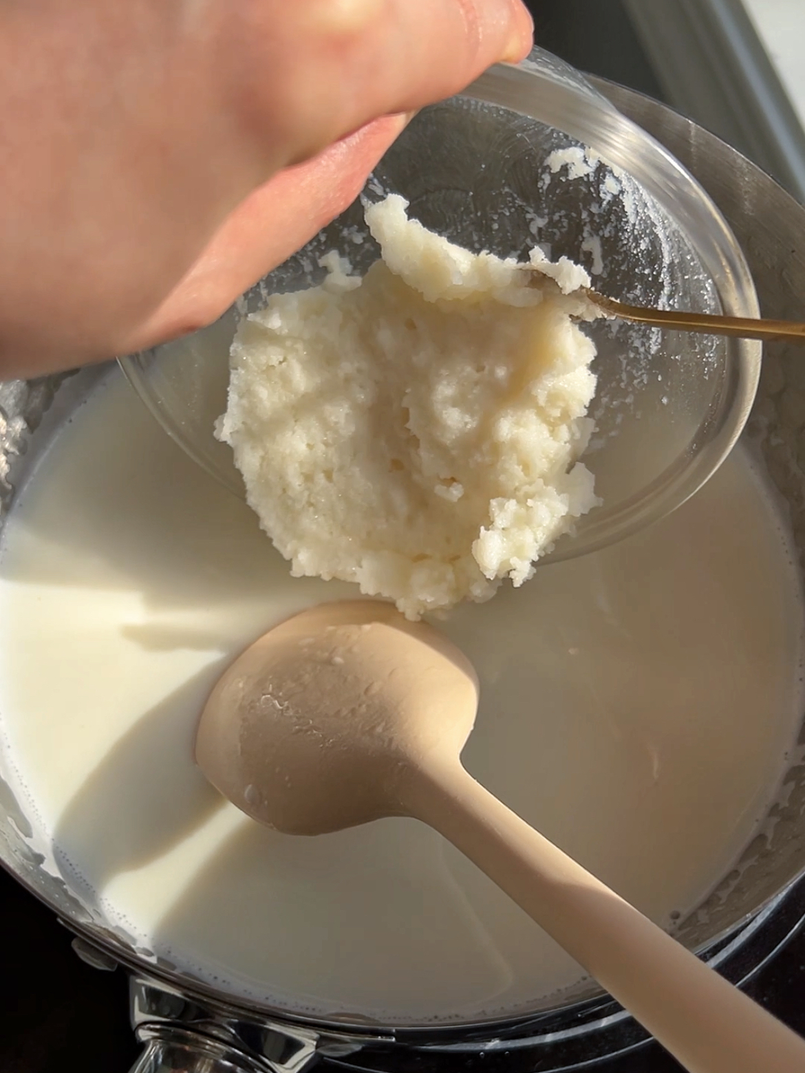 How to Make Heavy Cream with Milk and Gelatin